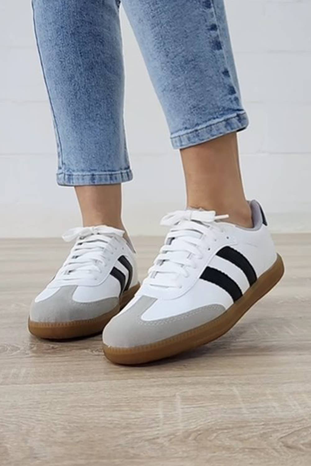 Striped Lace-up Flat Sneakers Shoes