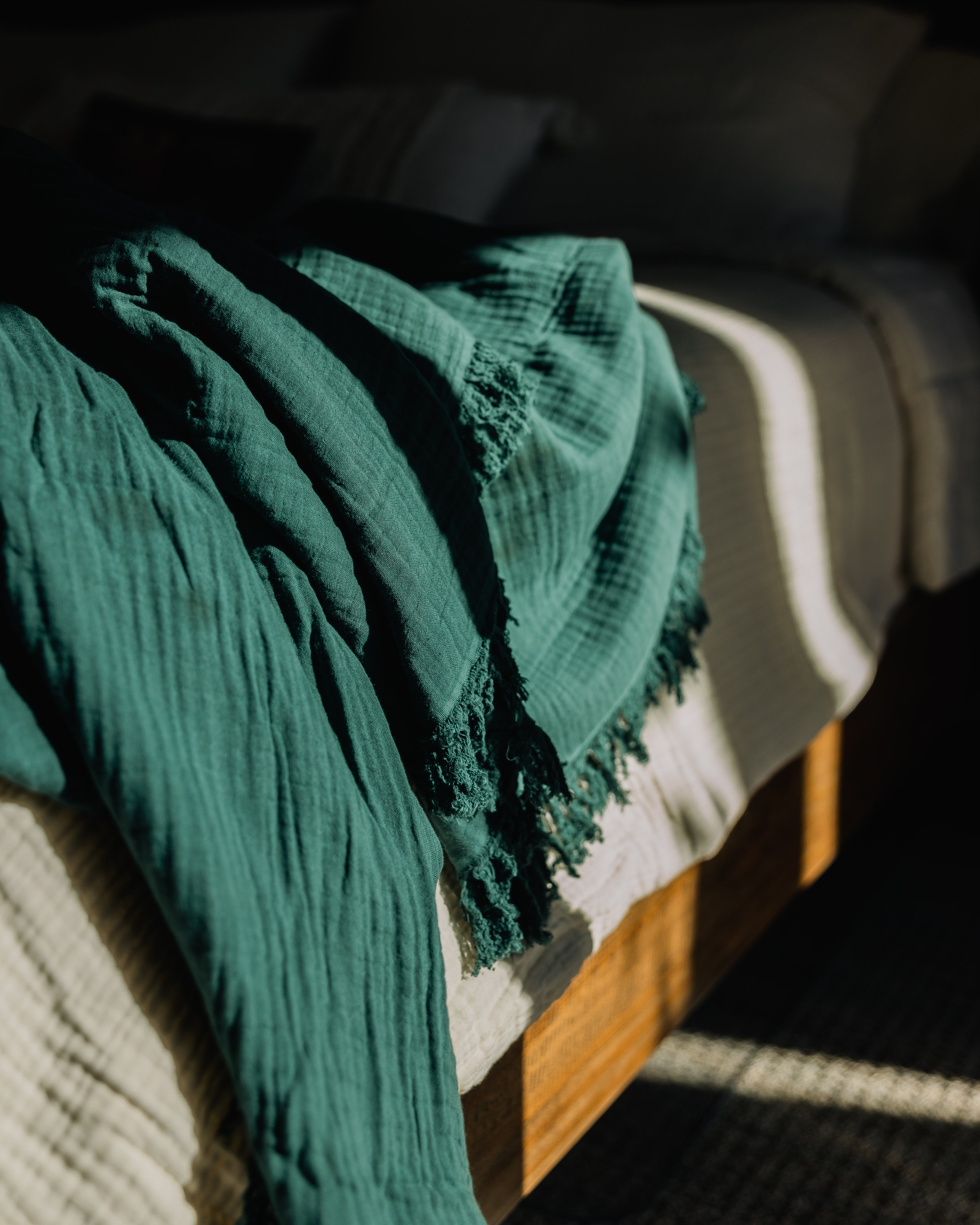 Classic Christmas Oversized Fringe Breeze Throw