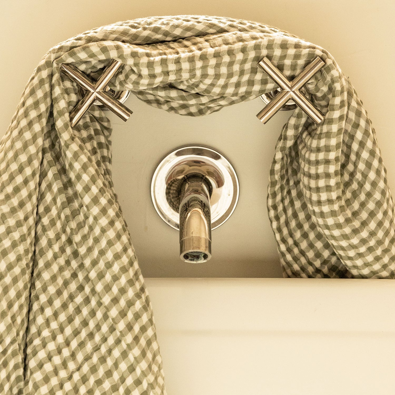 Quick Dry Bath Towel in Gingham
