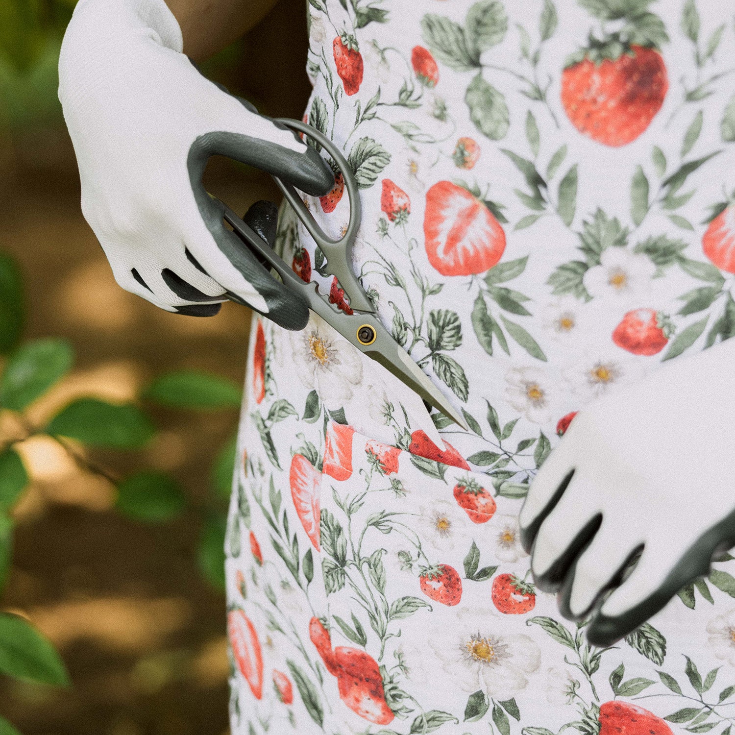 Strawberry Fields Muslin Cotton Apron