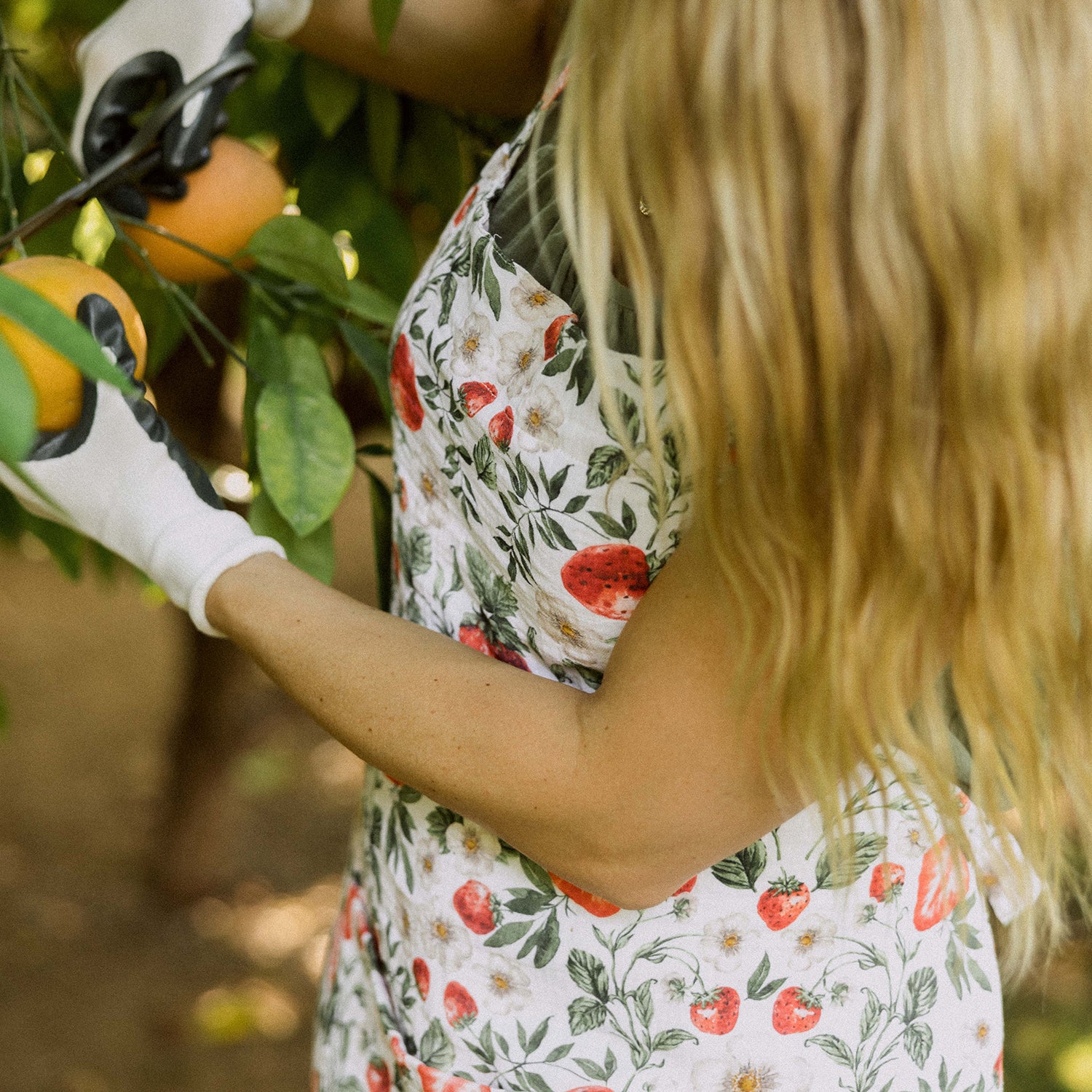 Strawberry Fields Muslin Cotton Apron