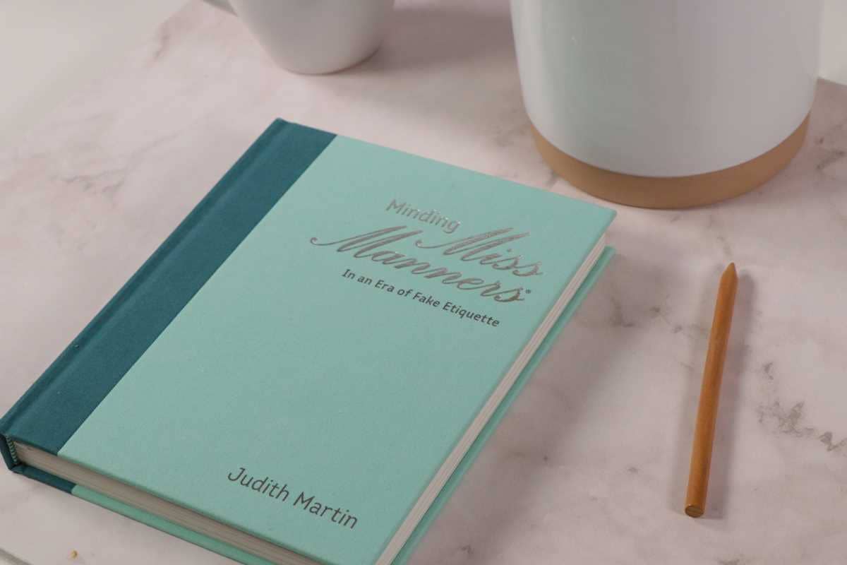 Minding Miss Manners by Judith  Martin