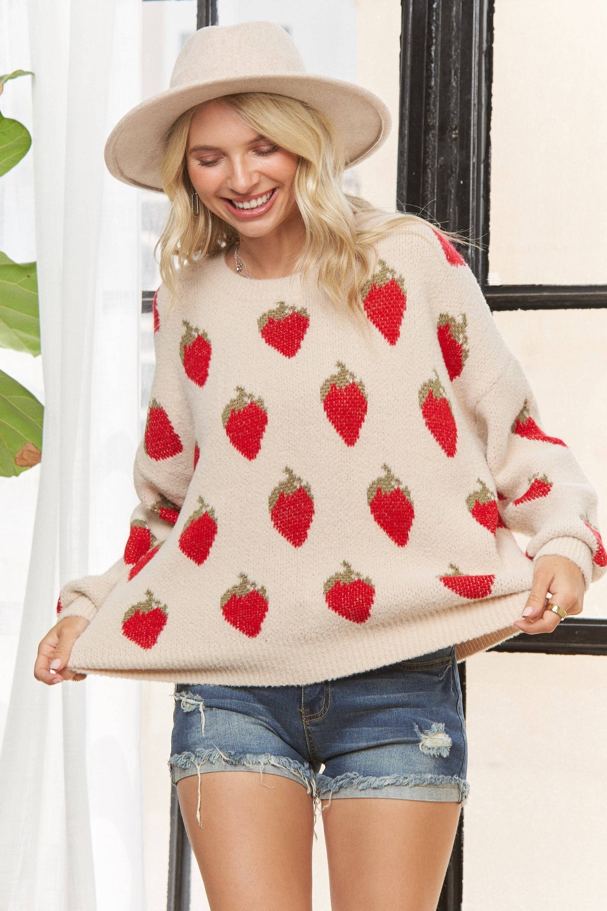 LESW3944-STRAWBERRY PRINT KNIT SWEATER