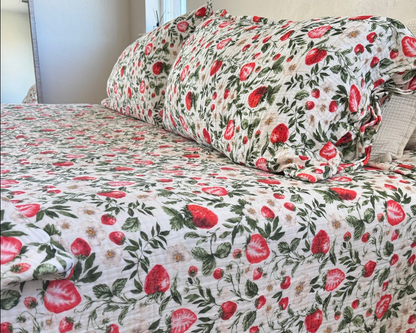 PRE-ORDER: Ultra-Lightweight 6-Layer Muslin Blanket - Strawberry Fields