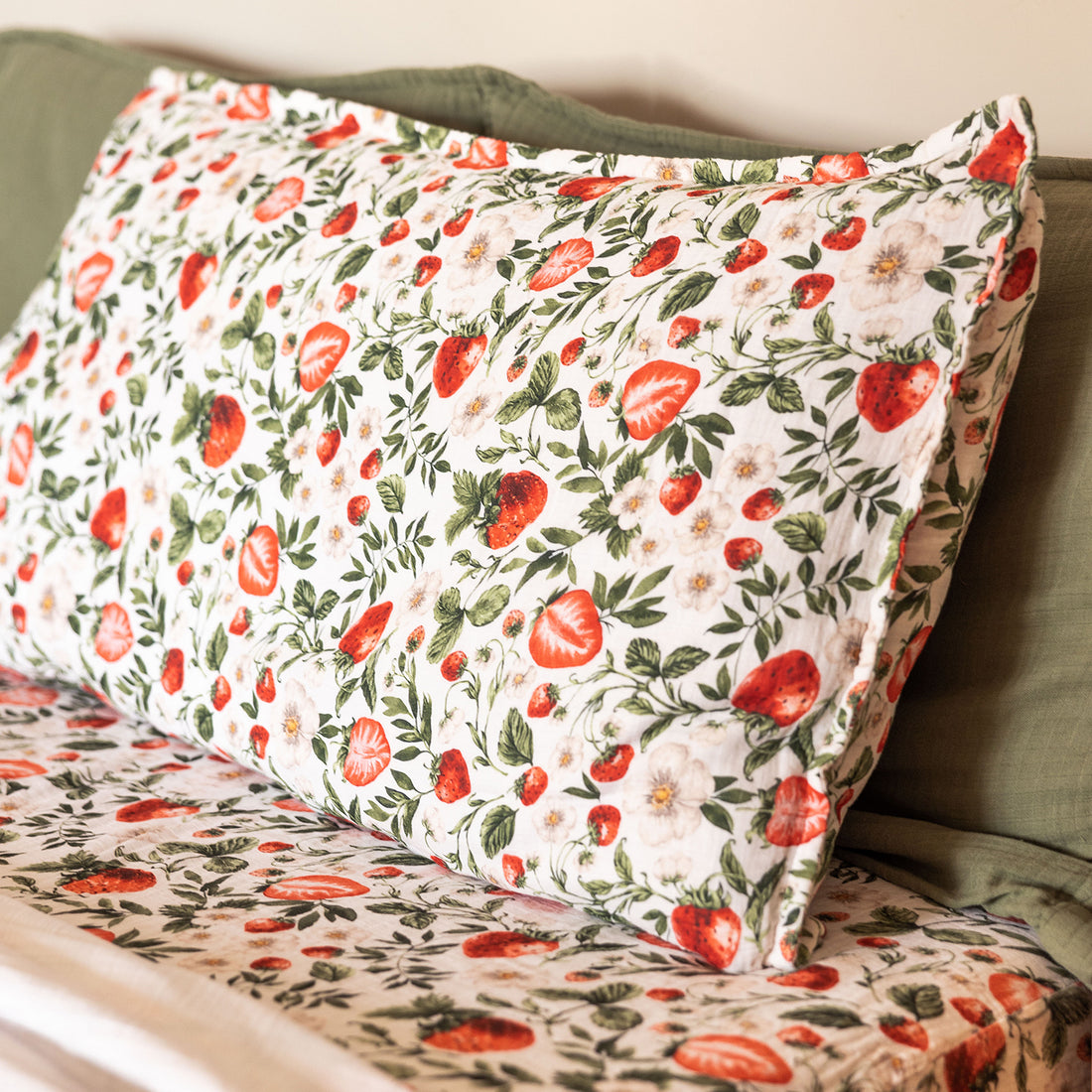 King 365 Muslin Cotton Pillow Shams (Set of 2) in Strawberry Fields